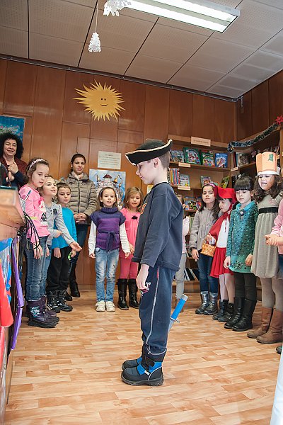 _DSC1996 copy.jpg - Откриване на изложба с рисунки на деца от ЦДГ "Синчец" в Детски и средношколски комплекс